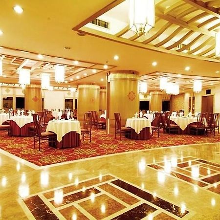 Hotel Crown Wuhan Exterior foto
