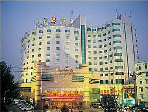 Hotel Crown Wuhan Exterior foto