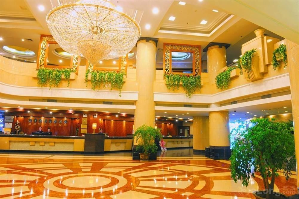 Hotel Crown Wuhan Exterior foto