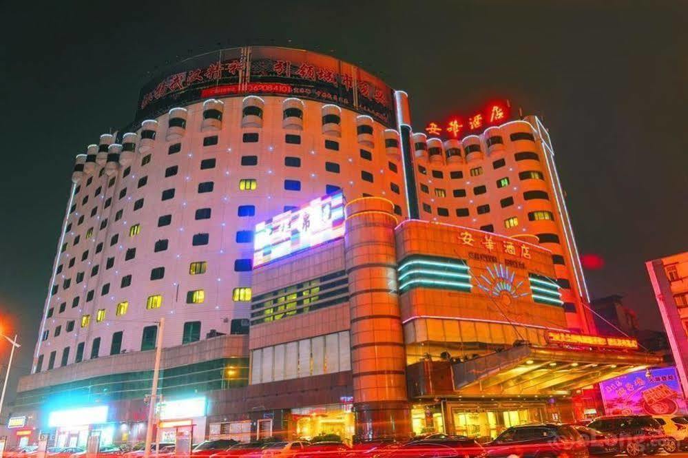 Hotel Crown Wuhan Exterior foto
