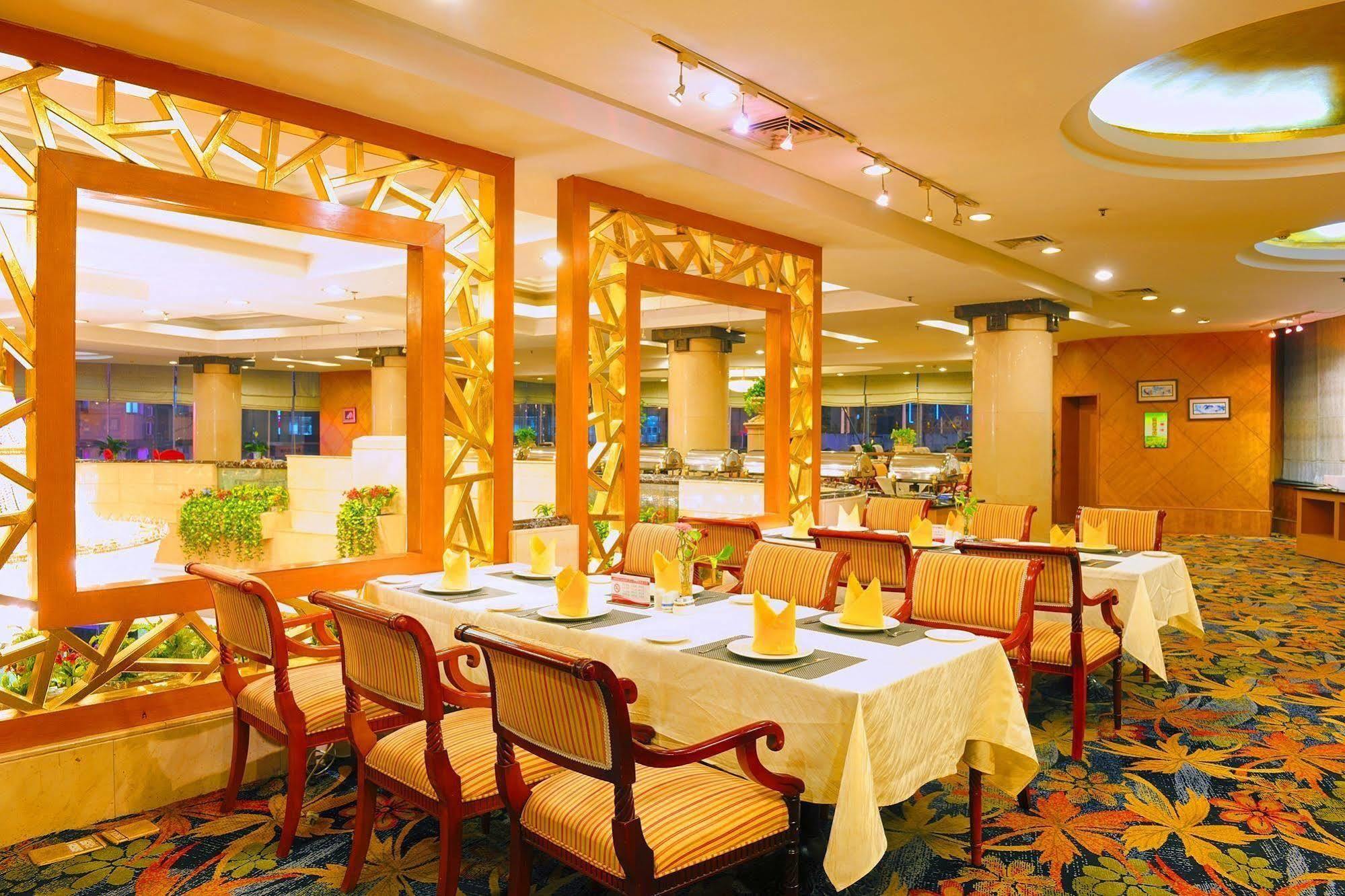 Hotel Crown Wuhan Exterior foto