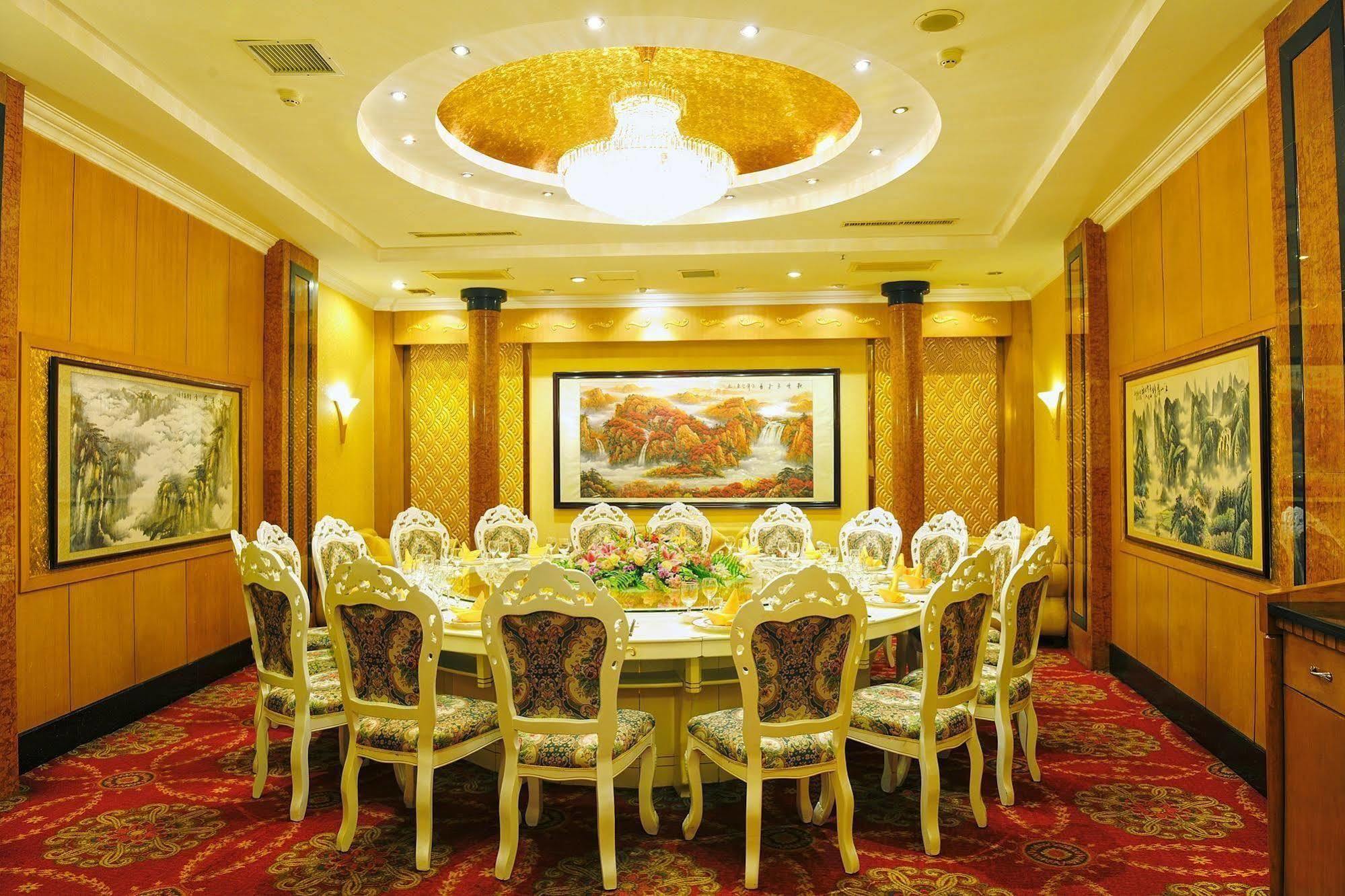 Hotel Crown Wuhan Exterior foto