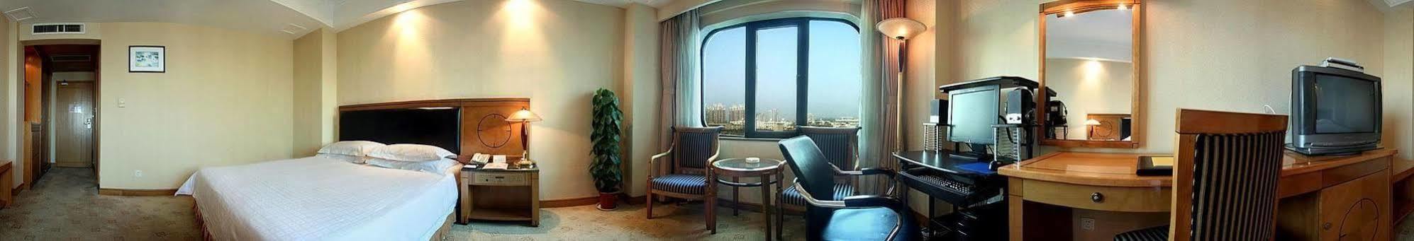 Hotel Crown Wuhan Exterior foto