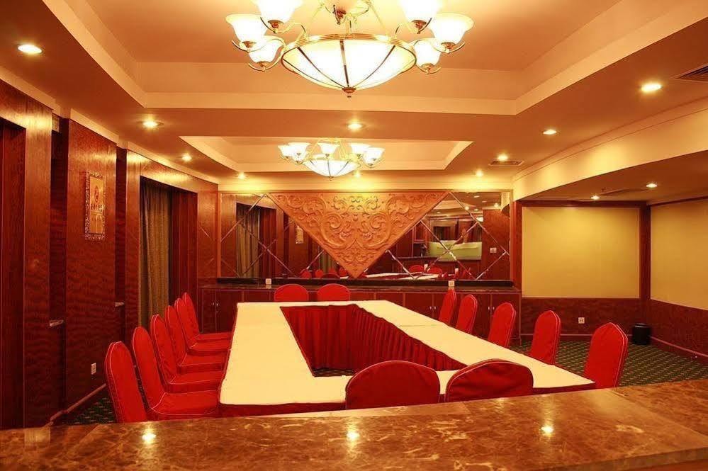 Hotel Crown Wuhan Exterior foto