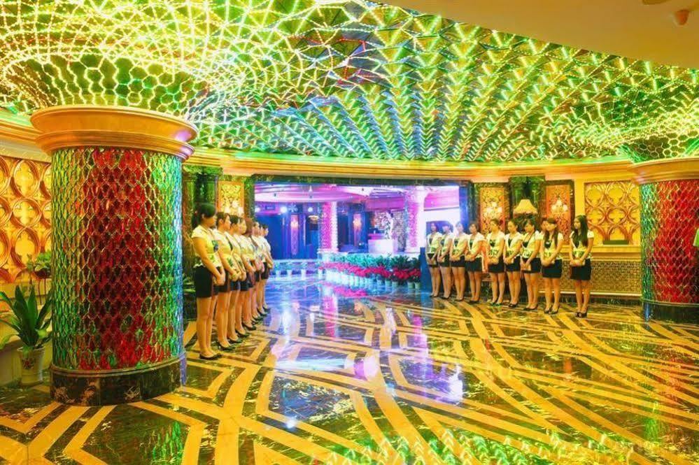 Hotel Crown Wuhan Exterior foto